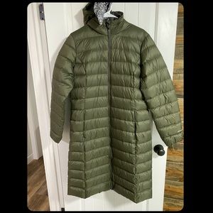 Women’s Eddie Bauer down jacket